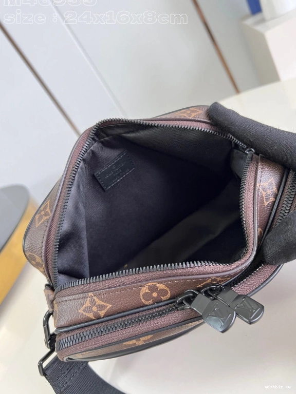 WIS cm Alpha-24*16*8 Nano LOUIS VUITTON 0130